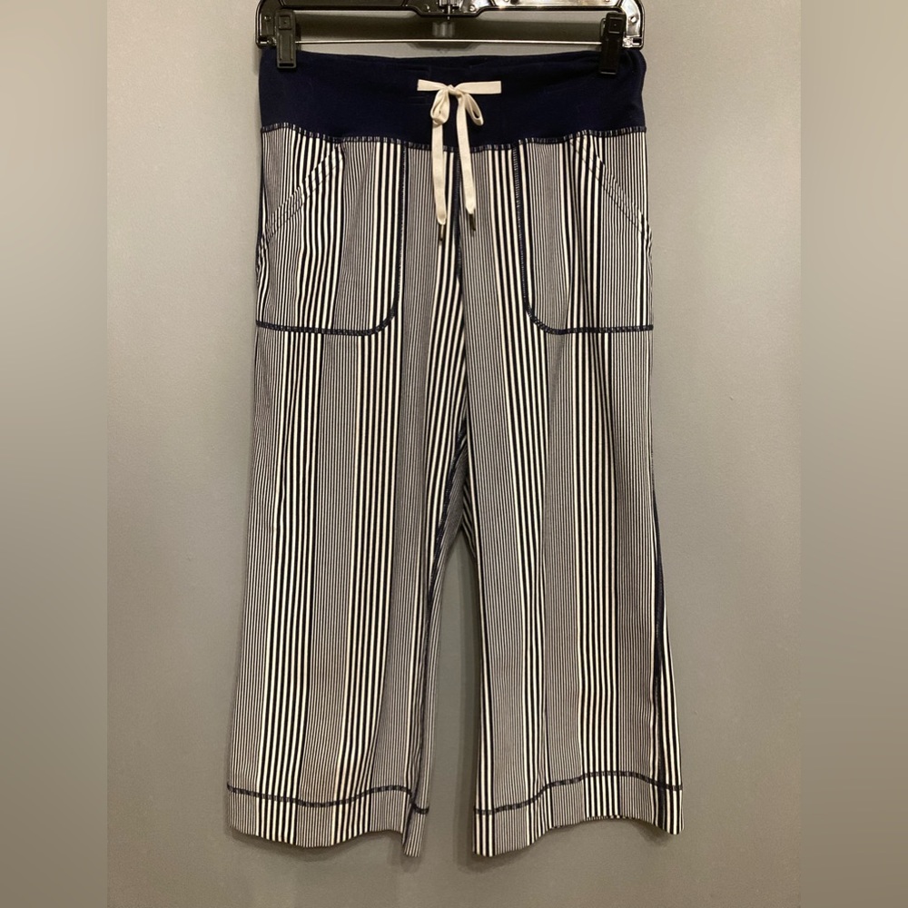 Gently Worn LULULEMON Cropped Leggings, size 4